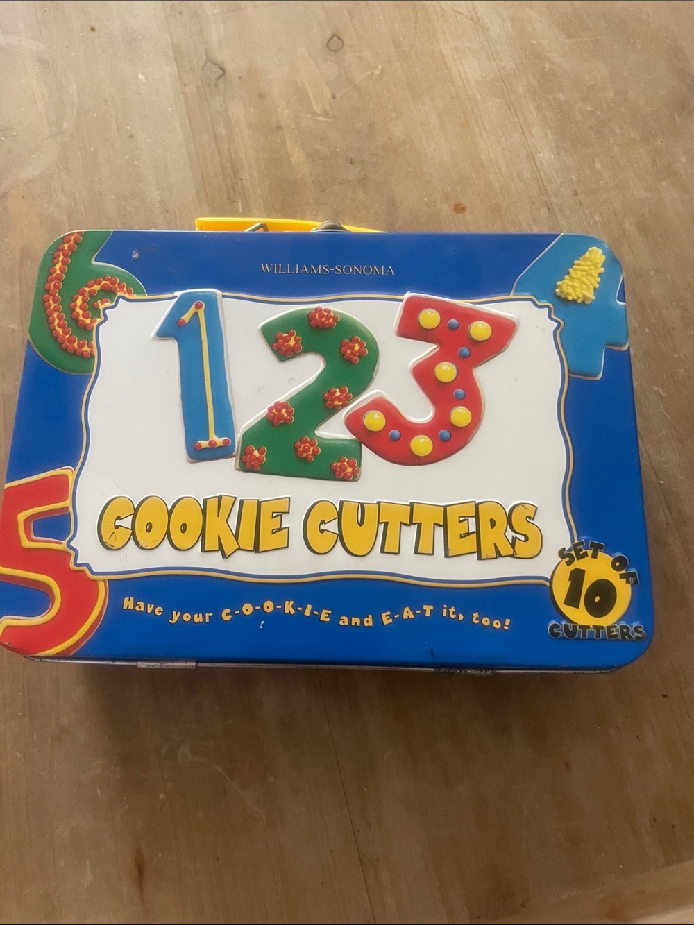 Cookie cutter set -  kitchen toy great condition hardly used Williams Sonoma